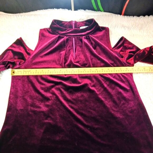 Neiman Marcus Red Velvet Blouse Key Hole Neck Open Shoulder Long Sleeve Large... - Picture 8 of 12